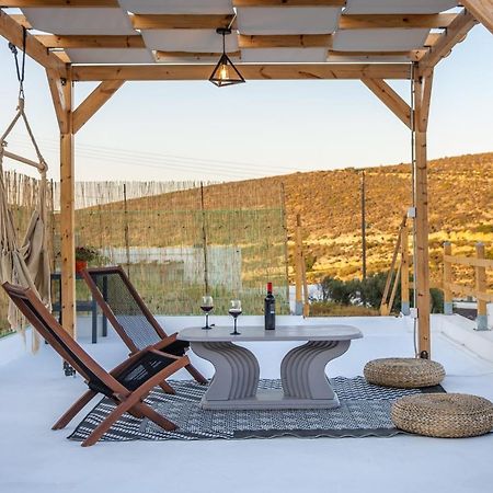 Milos Guesthouse Triovasalos Bagian luar foto